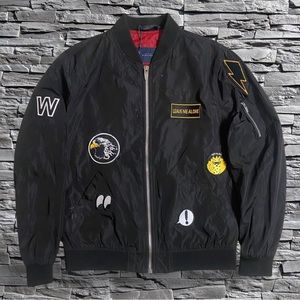 Zara Man Leave Me Alone Patches Jacket Black/Red XL
STAIN, possibly on purpose?